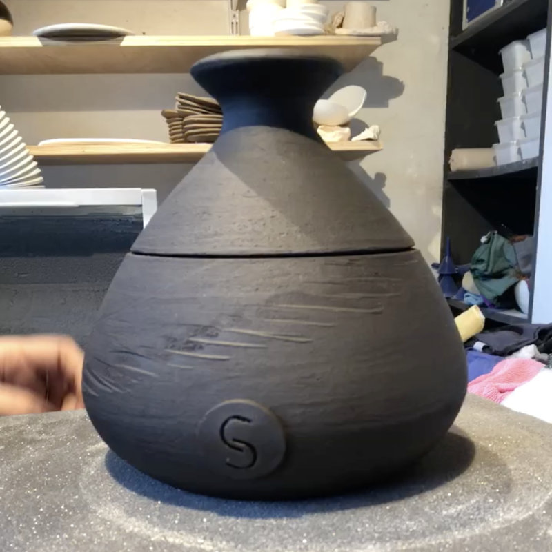 boite-faite-main-gres-noir-comme-chez-soye-par-elephantom-ceramique-artisanale