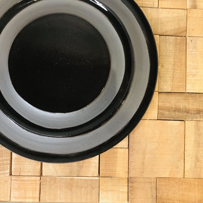 Elephantom.Design Set of 4 3D-patterned plates - Black glazed stoneware - 16 à 26 cm - Handmade • Basalt Elephantom.Design Set of 4 3D-patterned plates - Black glazed stoneware - 16 à 26 cm - Handmade • Basalt