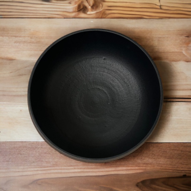 Elephantom.Design Duo of salad bowls - Anthracite stoneware - Thrown and textured by hand • Basalt Elephantom.Design Duo of salad bowls - Anthracite stoneware - Thrown and textured by hand • Basalt