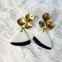 Fleur bleue - Clou d'oreilles fleur • Porcelaine et émail Bleu Céleste