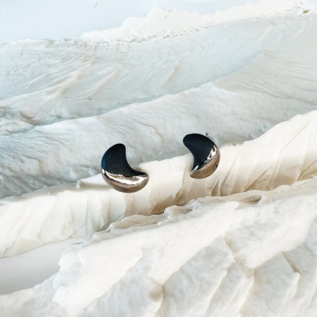 MAÏA • Boucles d'oreilles  - Porcelaine noire et platine MAÏA • Boucles d'oreilles  - Porcelaine noire et platine