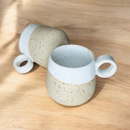 La tasse à café avec anse  - Grès pyrité - Fait main • Grains de beauté
