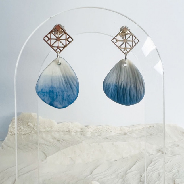 Sérénaé – Clous d'oreilles • Porcelaine bleu dégradé
