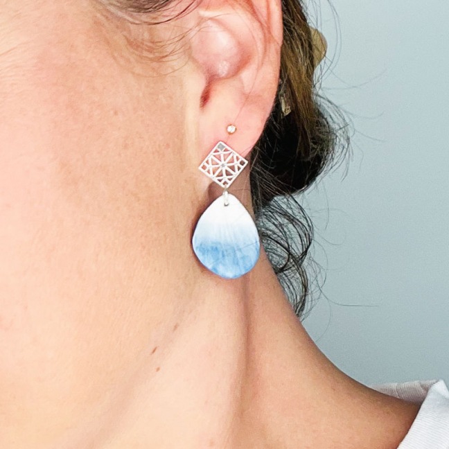 Sérénaé – Clous d'oreilles • Porcelaine bleu dégradé