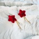 Flavia - Crochets d'oreilles • Porcelaine teinte en rouge