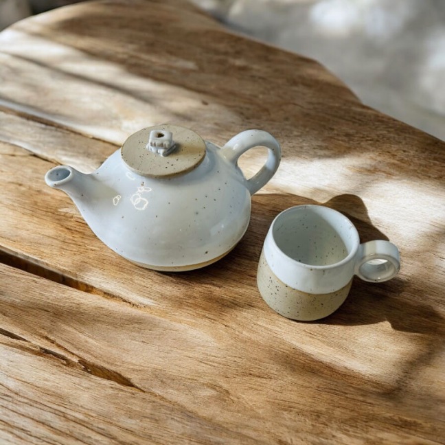 Théière - Grès pyrité émaillé blanc • Pièce unique Grains de Beauté