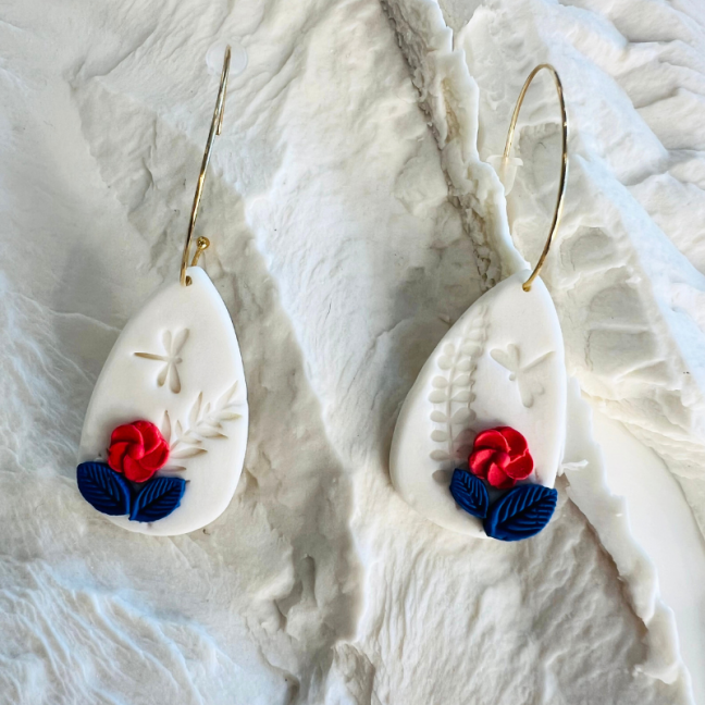 Florine – Crochets d'oreilles • Fleurs bleues de porcelaine