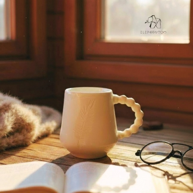 Mug plume avec anse perlée - Porcelaine blanche •  Création artisanale Poèterie