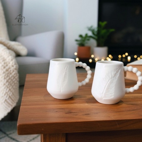 Mug plume avec anse perlée - Porcelaine blanche •  Création artisanale Poèterie