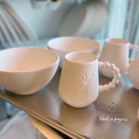 Mug plume avec anse perlée - Porcelaine blanche •  Création artisanale Poèterie