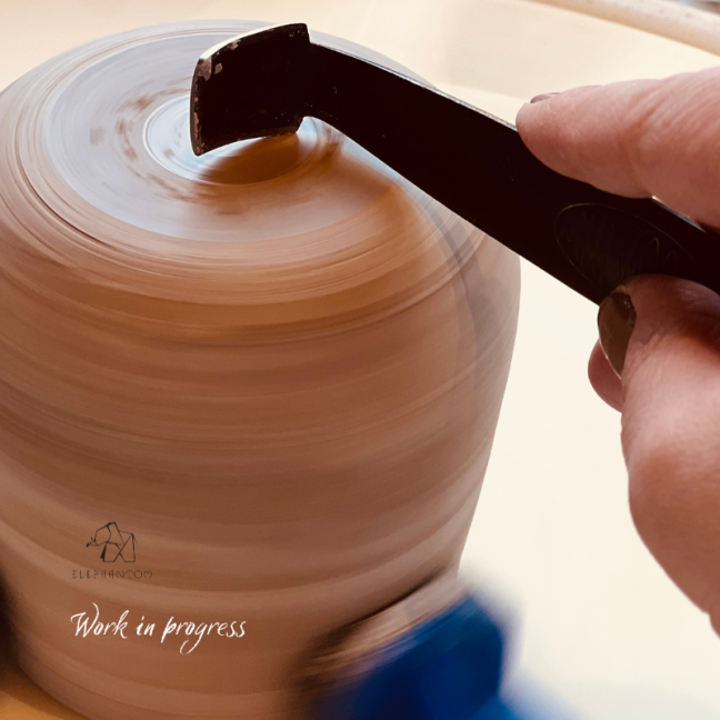 Tasse à café tout en courbe  - Grès émail vert d'eau - Fait main • Lagon