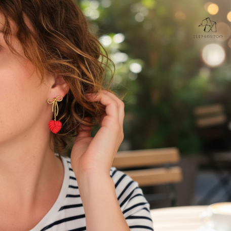 Énora – Clous d’oreilles nœud • Porcelaine Coeur Rouge