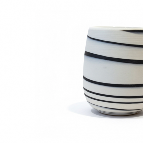 Mug sans anse blanc et noir en porcelaine - tasse design fait main 250 ml • Cyclone