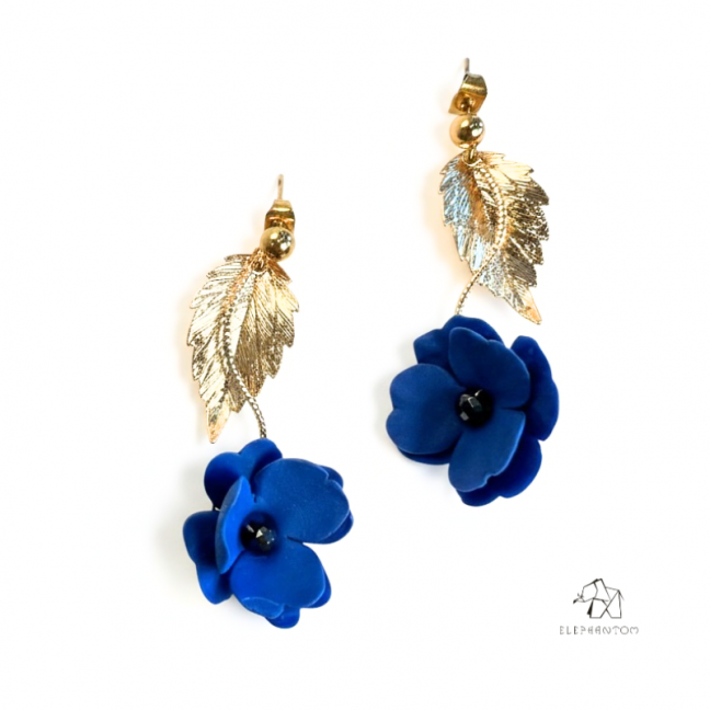 Fleur Bleue - Boucles d’oreilles pendantes • Bijou fleuri en porcelaine
