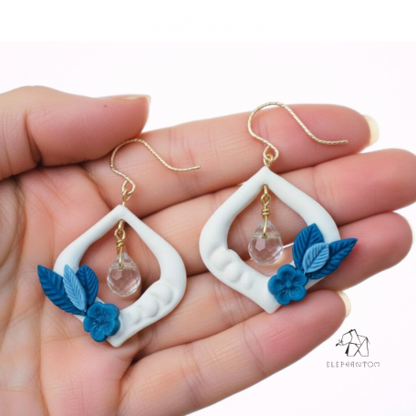 Florine – Crochets d'oreilles • Fleurs bleues de porcelaine