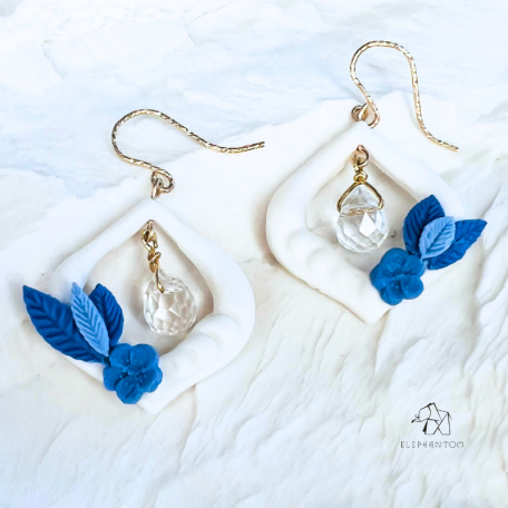 Florine – Crochets d'oreilles • Fleurs bleues de porcelaine