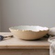 Grand saladier bord craquelé – Grès pyrité crème • Création artisanale