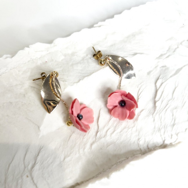 Juliette - Boucles d’oreilles roses • Bijou fleuri en porcelaine