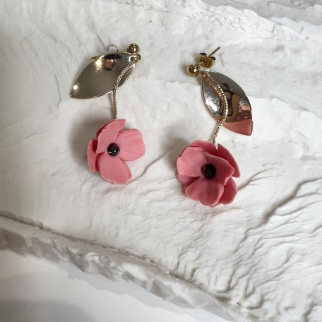 Juliette - Boucles d’oreilles roses • Bijou fleuri en porcelaine