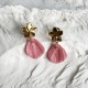 Boho - Clou d'oreille et pétale rose poudré • Bijou en porcelaine