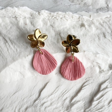 Boho - Clou d'oreille et pétale rose poudré • Bijou en porcelaine