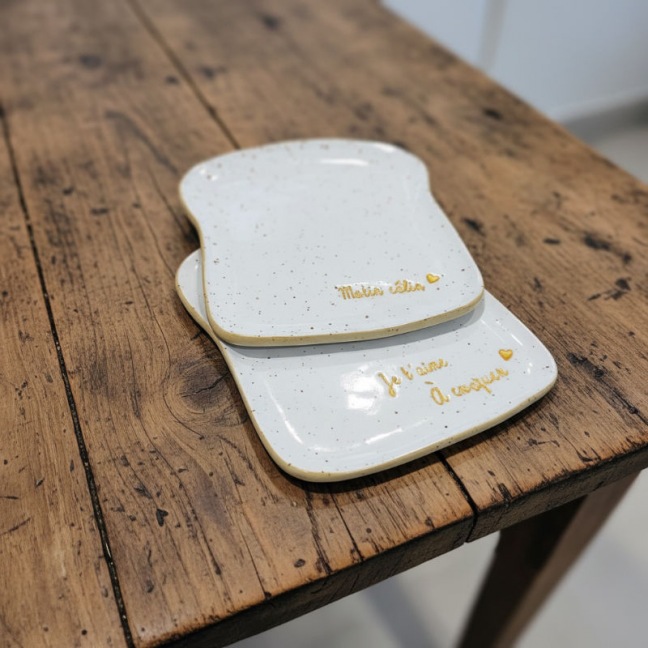 Duo d’assiettes tartine - “Matin Câlin” & “Je t’aime à croquer” - Grès pyrité - Fait main • Grains de folie