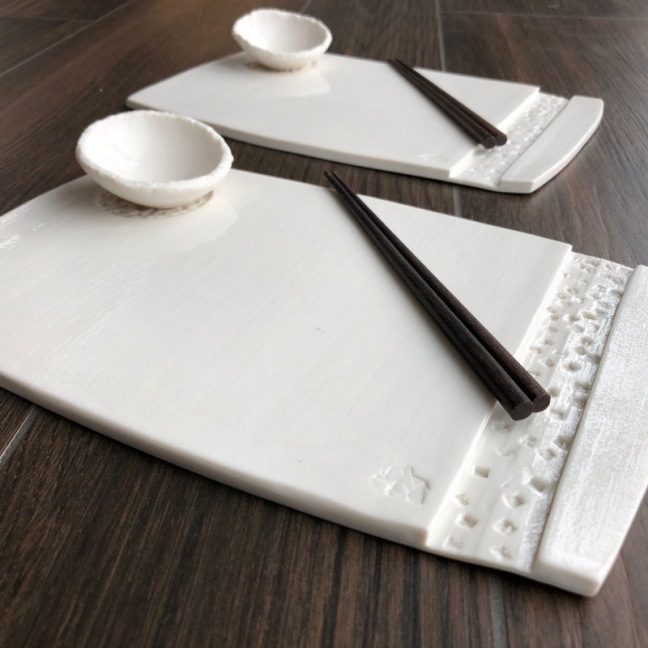 Elephantom Design COFFRET CADEAU - Duo de plateaux à sushis et bols à sauce - Porcelaine - Fait main